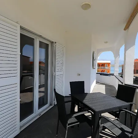 Apartment Carmen In Mit Garten Und Terrasse